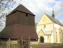 Kostel se zvonic v Rovensku pod Troskami