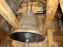 Novotou zářící zvon Jakub Větší v obnovené zvonici